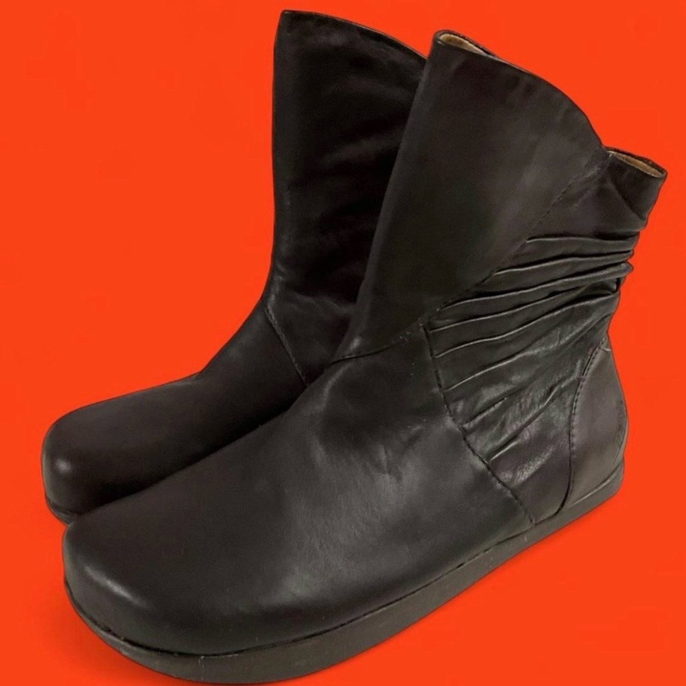 Earth Moonbeam Mahogany Black Leather Ruched Ankle Boots Women Size 7B